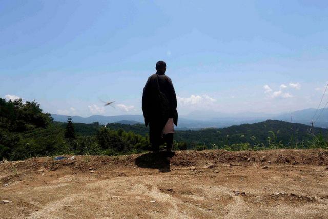 照见古今 7年前，小伙隐居深山寺庙，靠香火钱活着，最穷时一个月仅40元