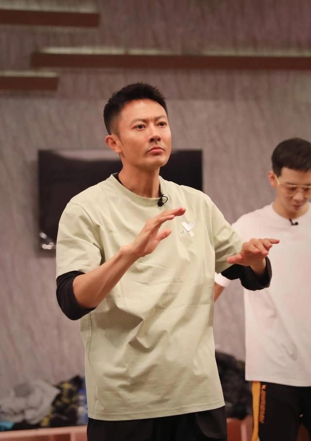 印小天|42岁的印小天，走到今天该怪谁呢？成于自己败于插刀门