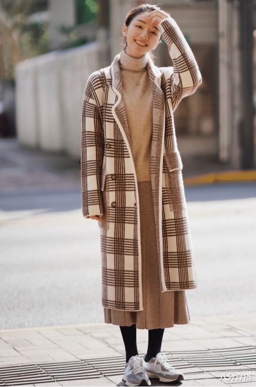 八分穿搭 “格纹大衣”也太好看了吧，看看这些穿搭造型，时髦高级又有格调
