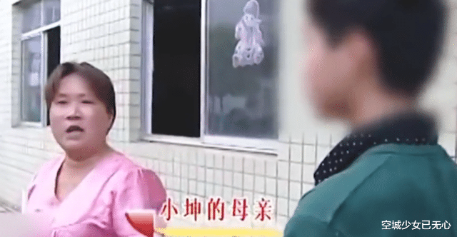 单亲妈妈独自抚养儿子8年,父亲出现后,儿子却毫不犹豫跟父亲走