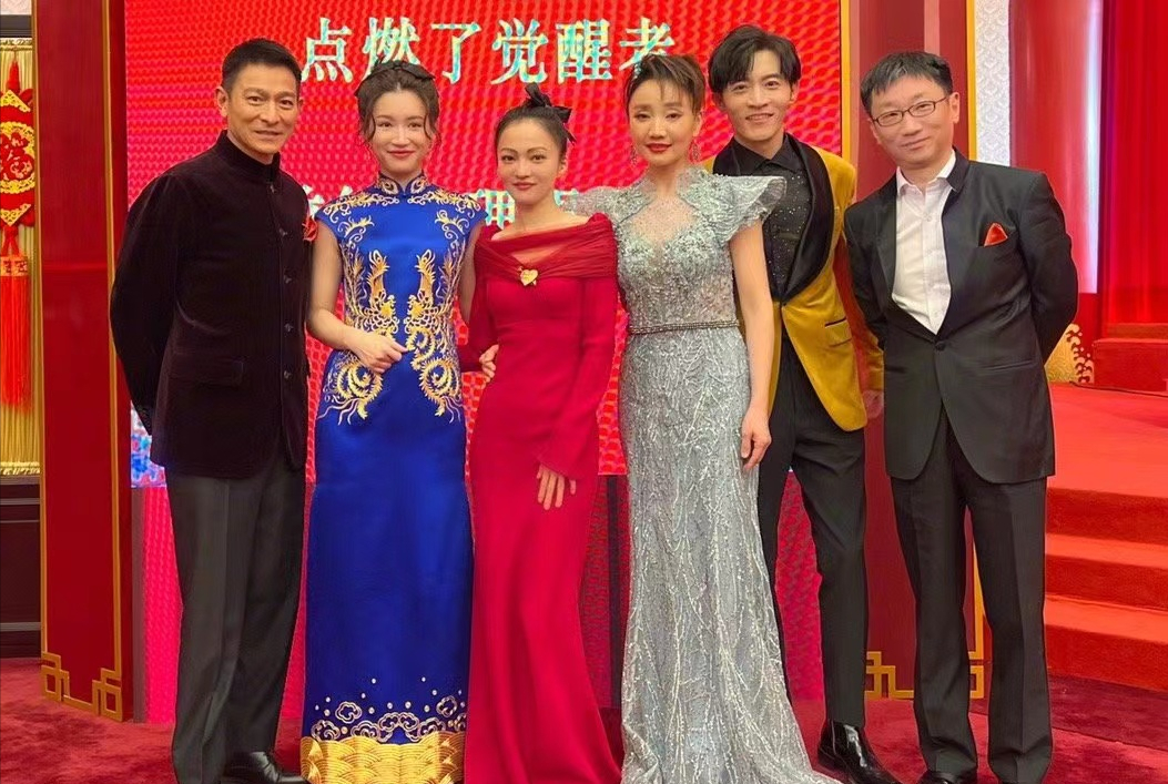 刘德华|天王跨年！刘德华赴京参加政协茶话会演出，郭富城留港与妻女团聚