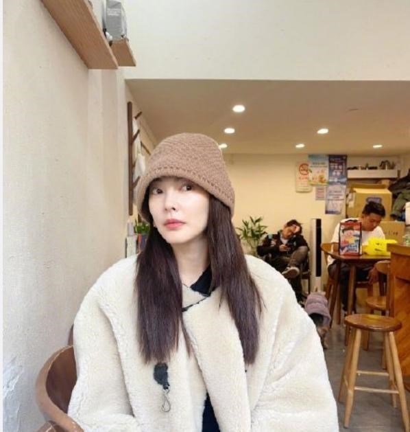 陈曼娜|张雨绮晒恋爱近照，手捧咖啡杯表情搞怪，难怪这么招男生喜欢