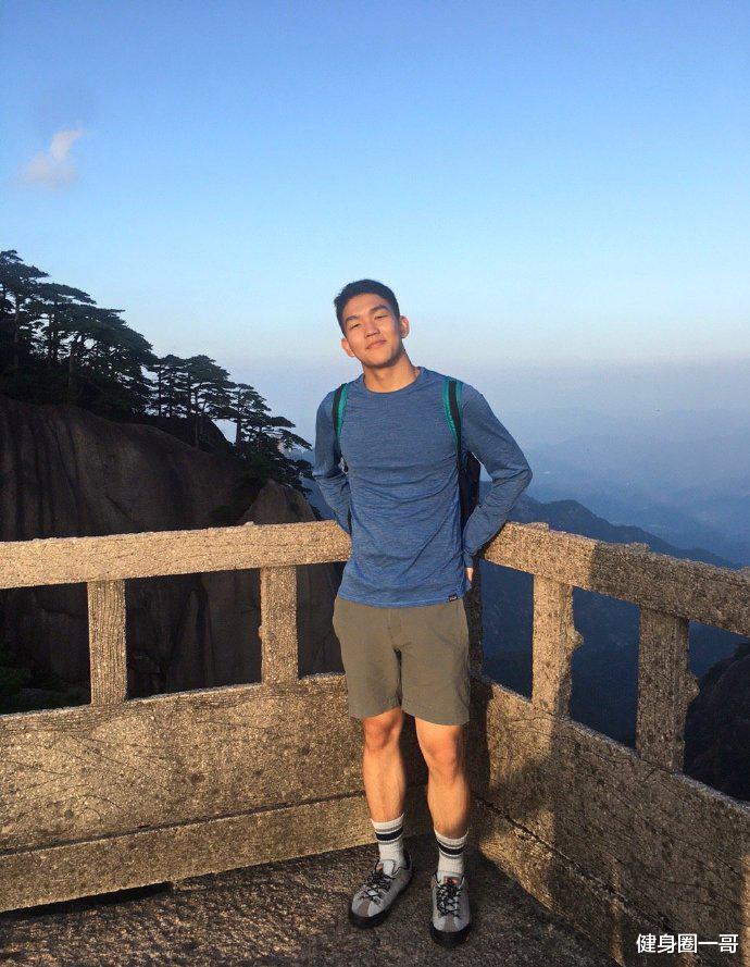 健身圈一哥 爱运动的体育生,健身游泳跑步,打造匀称好身材,一身精肌又痞帅!