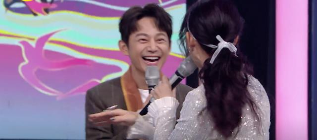 蔡少芬|何炅一句话戳破蔡少芬和谢娜的差距,语气无奈,演员主持人的壁垒