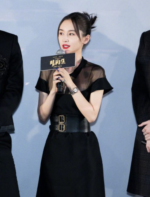 何有强|王子文恋爱后更会打扮了，一袭黑色连衣裙成熟优雅，端庄大气