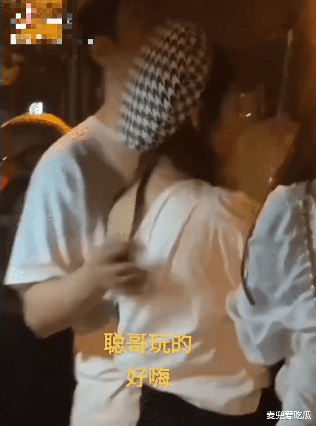 赖冠霖|王思聪与美女吃路边摊？颜值吸晴身材苗条，嬉笑打闹心情好