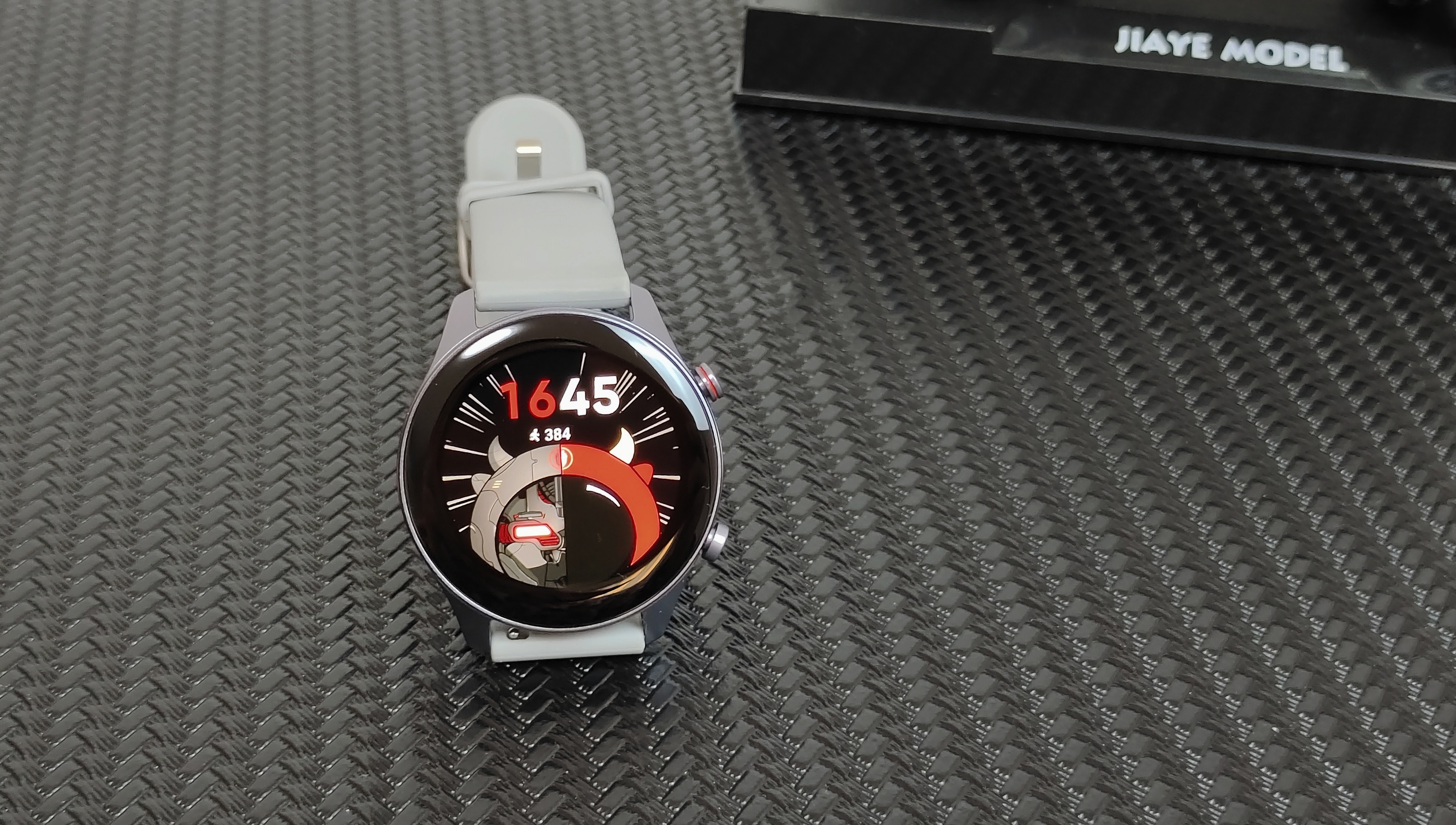 |轻盈无感佩戴,红魔手表活力版:电竞与运动的完美结合