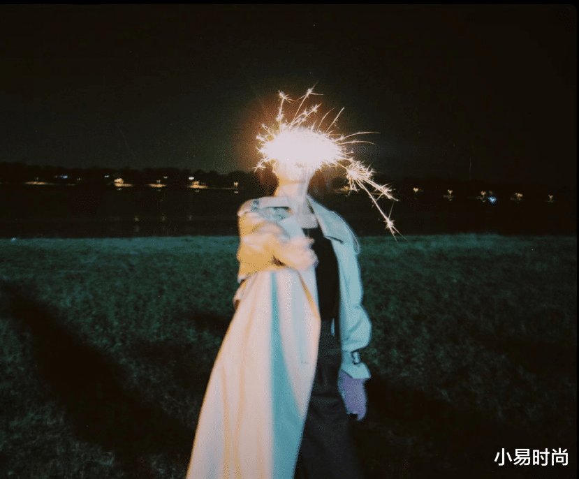 穿衣搭配|温柔似水的风格真是“直男斩”！看倪妮就知道，随性服装尽显端庄