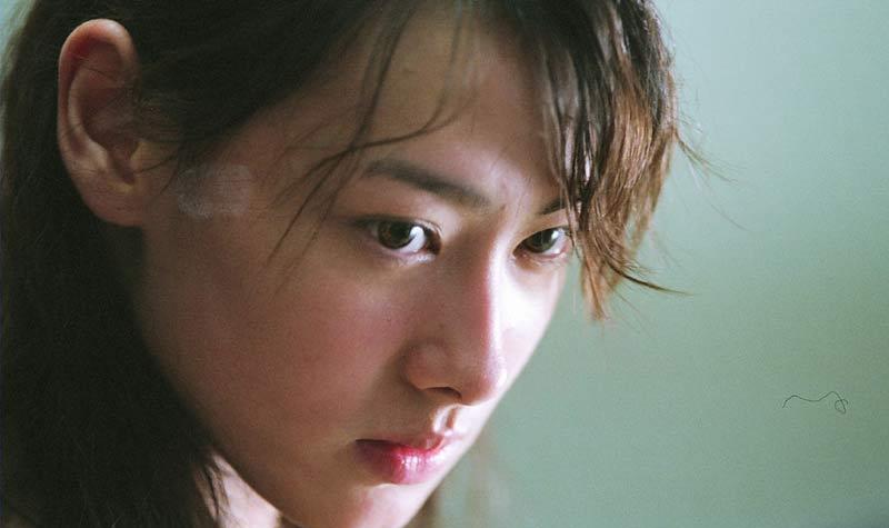 木木尔小倩|如今大家只会笑她脸长，但在《伊莎贝拉》里，她的脸充满故事感