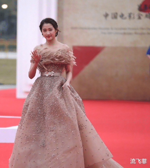 贾玲|谁说瘦一定好看?金晨骨瘦如柴却被贾玲吹弹可破的皮肤状态打败