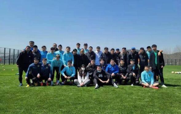 江苏队|希望破灭！江苏队教练证实球队没了，吉翔领众将最后一练拍大合照