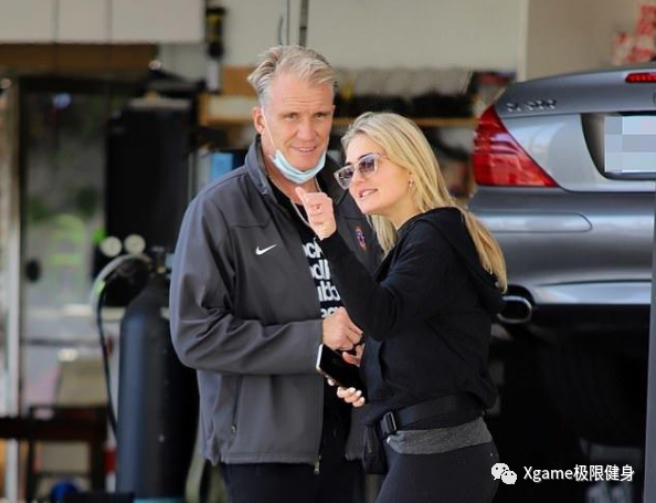 重症监护室|他曾把史泰龙打进ICU，63岁一身肌肉，如今迎娶24岁娇妻