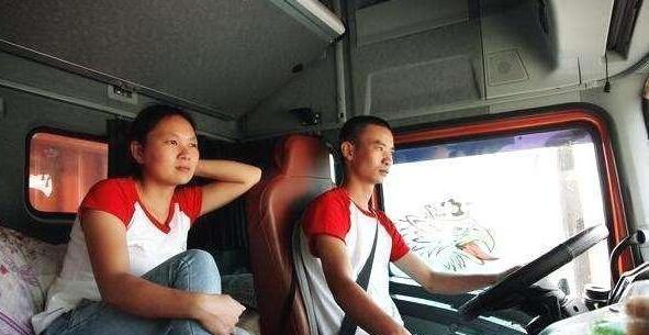 小林聊汽车 为什么大货车司机跑长途，总会带个女人？实情远比你想的心酸