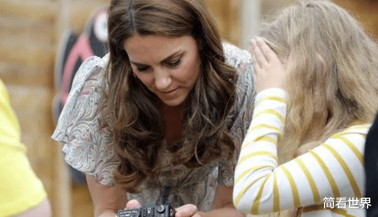 英国|英国95岁女王首晒陈年旧照，只给凯特撑腰，梅根嫉妒却无可奈何