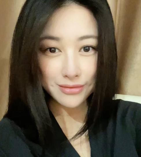 李兰迪|朱珠出月子后首现身，和老公一起吃烛光晚餐，朱珠身材已完全恢复