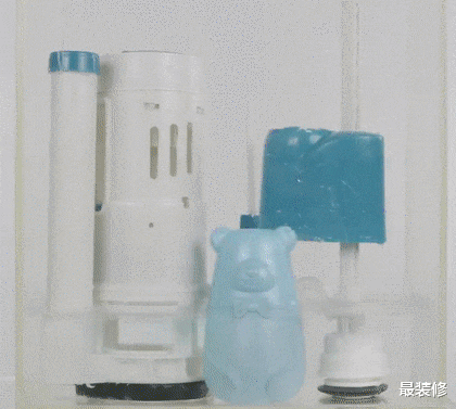 马桶里一圈黄色污垢怎么去除？保洁阿姨教你这么做，干净没异味！