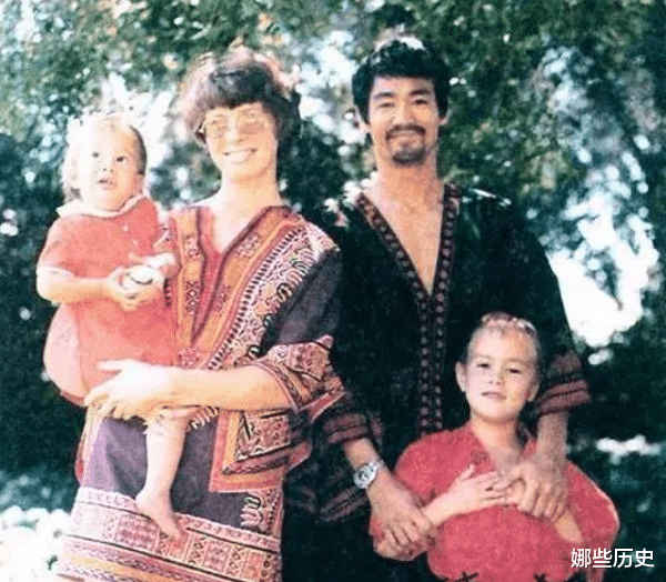 李小龙|当年李小龙去世后，妻子遭骗儿子被害，唯一的女儿如今怎样