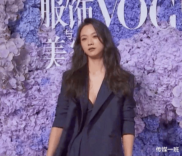 周冬雨|VOGUE红毯PK：杨幂白纱遮面撩人，童瑶秀大长腿，汤唯状态好绝