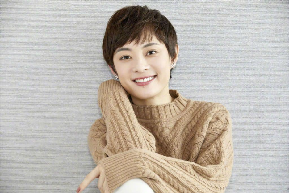 孙俪|孙俪同父异母的妹妹，两人曾饰演同一角色，颜值非常高