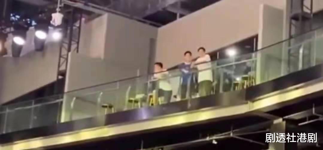 何猷君|观赛被大骂是私生子，何猷君与对手发生冲突，事后认会管理好情绪