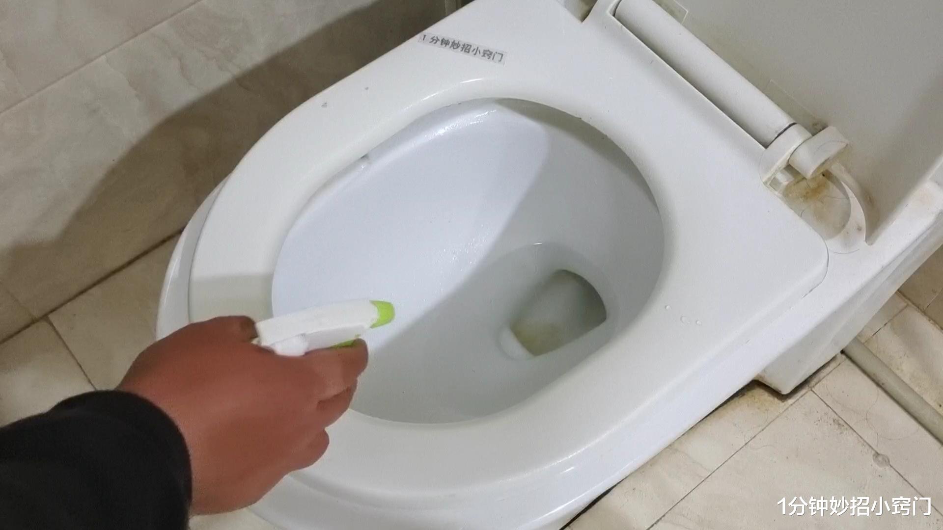 白醋和花露水放一起用,太厉害了,家家户户实用,一年省下好几百