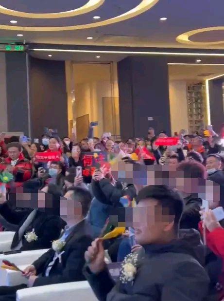 黄宗泽|何洁一场商演45万？黄宗泽吴卓羲又演上兄弟了？热巴素颜很真实？