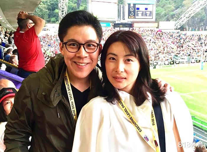 郭晶晶|慕了! 郭晶晶晒3子女香港家中练跳水, 1.6亿山顶豪宅配巨大心形泳池