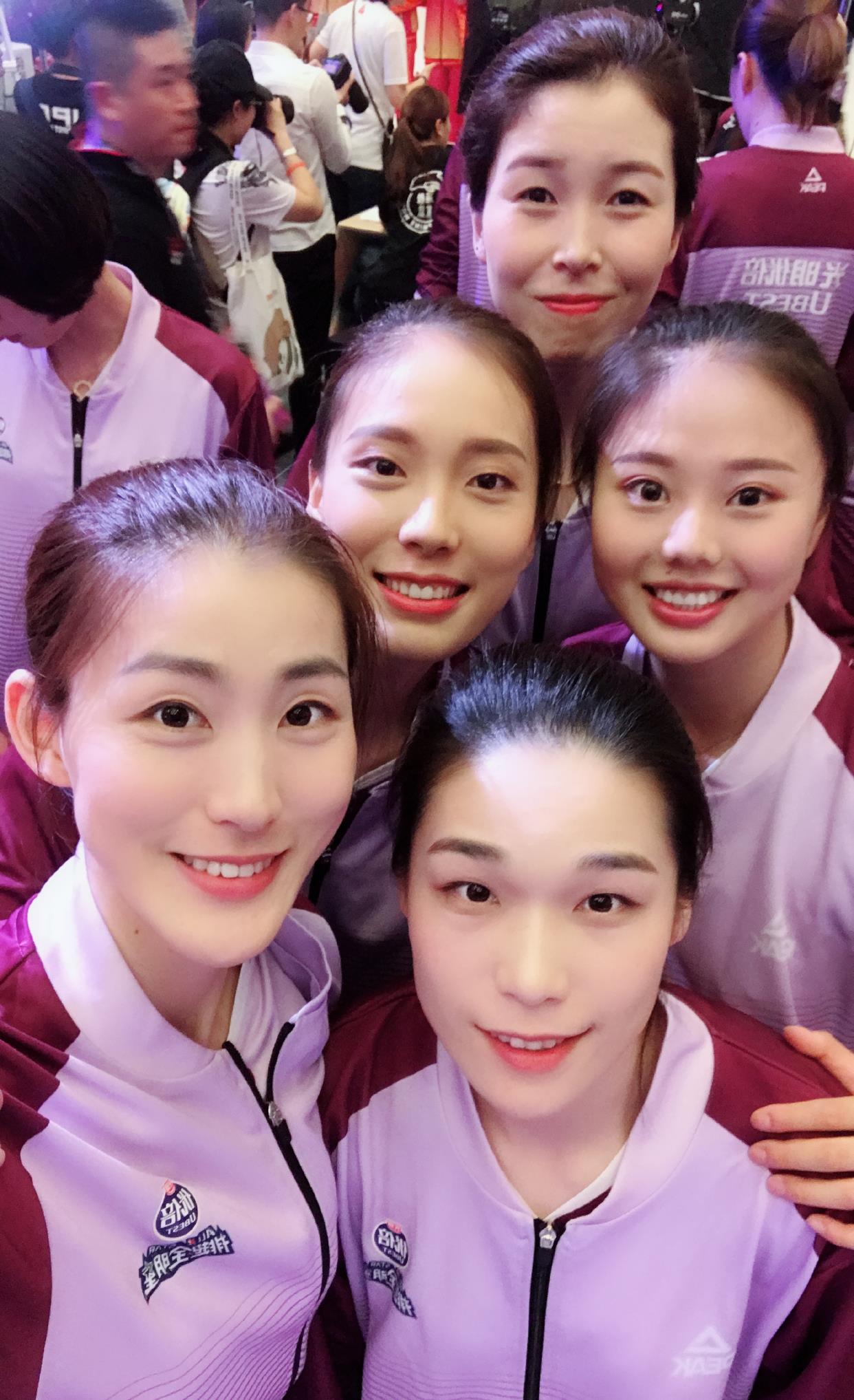 刁琳宇|刁琳宇平安夜曬合照，兩人表情親密又搞怪，粉絲：這是官宣嗎？