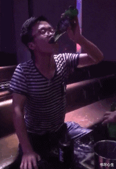 书尽心生|搞笑GIF：还是上学的时候欢乐啊，你们这样玩过吗？