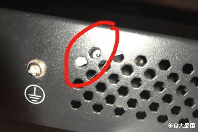 针孔摄像头 住酒店怕被偷拍?针孔摄像头太隐蔽防不胜防?教你一招立马现原形