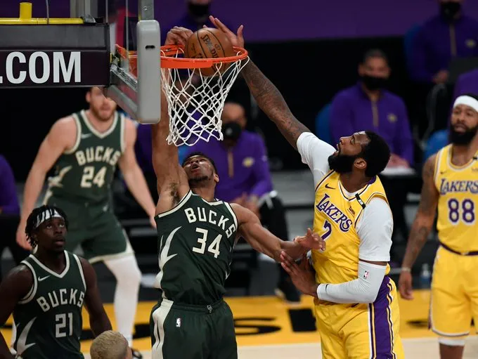 湖人队|伤退！4分3失误4犯规！庄神首秀突发诡异伤病！