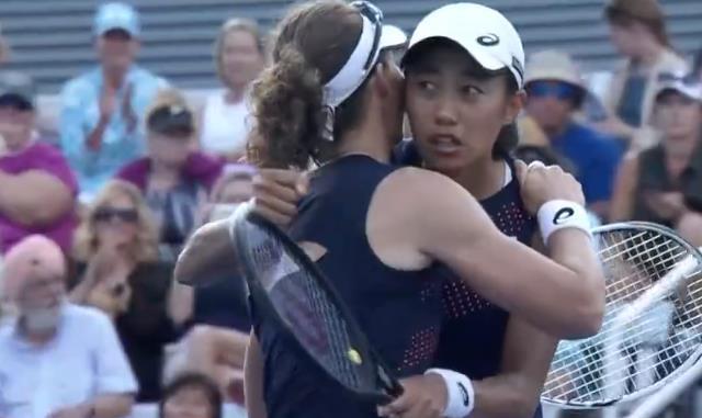 可馨育娃|祝贺!中国网球名将一日双胜晋级女双决赛,奥运冠军遭横扫出局