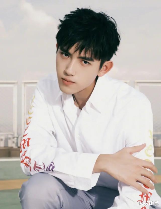 吴亦凡|网曝陈飞宇放弃美国国籍，工作人员回应：他现在是一位堂堂正正的中国人