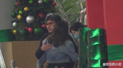 王岳伦|激战一夜？王岳伦又搂美女回酒店，次日深情拥别！事发删除告白？