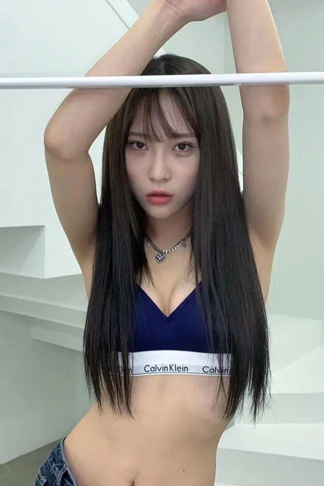 卡戴珊|卡戴珊身材配郑秀晶的脸？登场就辣到全场沸腾，女爱豆看了也自卑