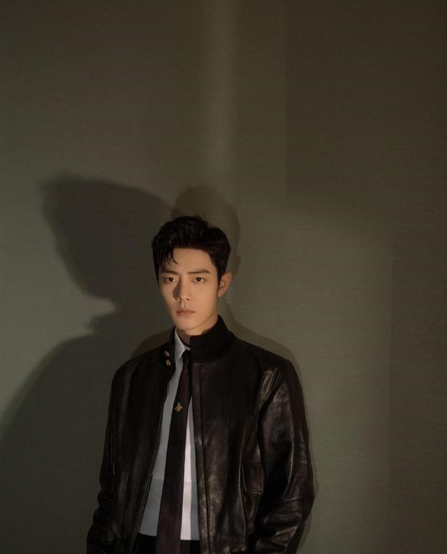 欧阳娜娜|知名主持人化身“老年粉”，身上一整套都是肖战的代言，确实很帅