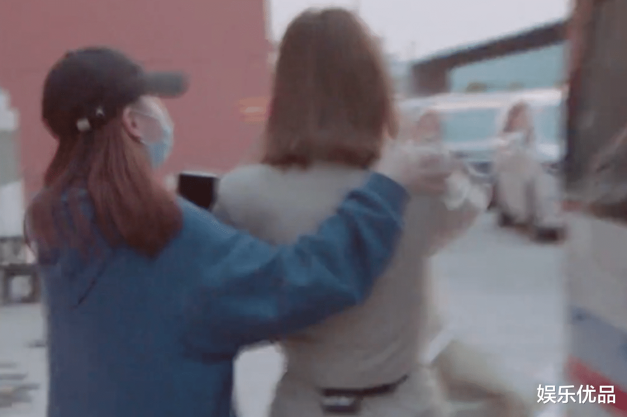 小燕子|当胡兵惜败刘雯自责落泪时，徐璐母女的表态，真是给吴昕上了一课