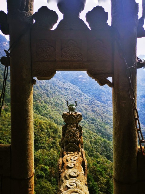 主流皇朝 武当山龙头香，为了烧香很多人掉下悬崖，为何修建它至今仍是谜？