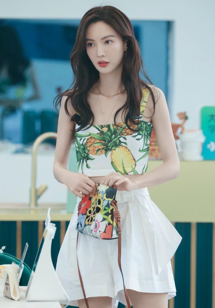 孙俪|八卦：尹昉结婚，孙俪剧本，杨超越捆绑，杨蓉护心，蔡文静无效