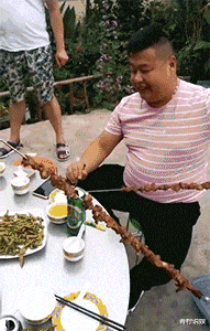 丸子头 “闺蜜花2w烫了个发型，结果自拍晒到朋友圈，这谁顶得住啊！”