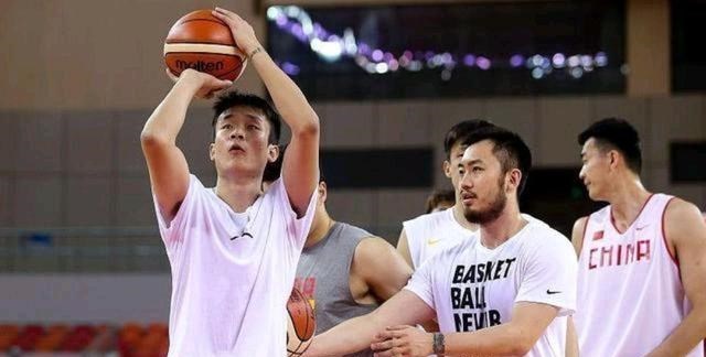 丁彦雨航|棋高一招！山东4000万搞定丁彦雨航，睢冉彻底消停，新疆拒绝接盘