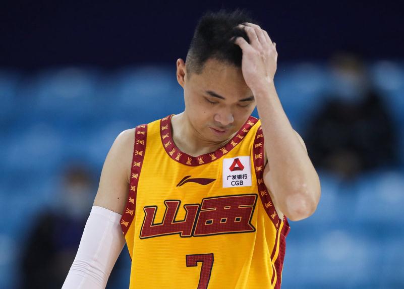 广东男篮|无缘打破队史纪录，CBA大黑马倒在广东脚下，当家射手12中1成卧底