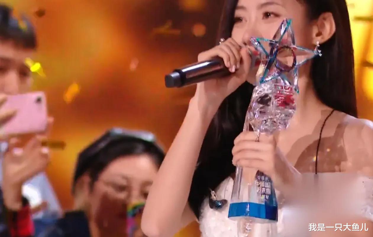 王菲|第十季好声音落下帷幕，舞台失误不断，恭喜伍珂玥成为年度总冠军