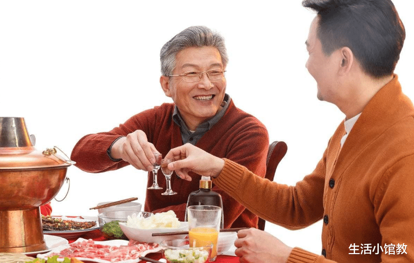 国内2种“农村酒”,“包装没品”遭嫌弃,有钱人却用来招待贵客
