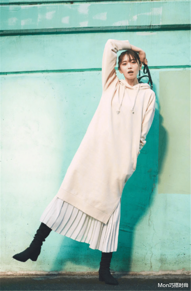 Mon巧搭时尚|40岁女人穿卫衣，要谨记“三穿三不穿”法则，这样才能时髦又得体