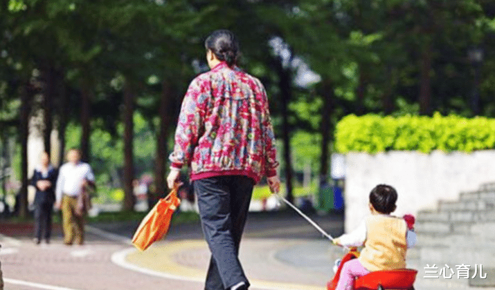 兰心育儿|孙子哭个没完，爷爷失控将其摔在地上，父母发现时娃已没了呼吸