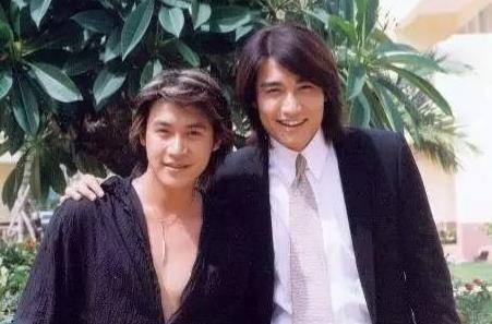 胡兵|50岁的胡兵，和兄弟走上分岔路，错过2个女人，现在还孤身一人