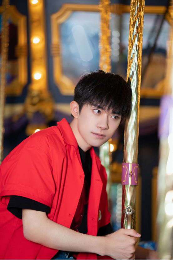 易烊千玺|易烊千玺新电影曝光，2字当红顶流或出演配角，个人合作意愿强烈