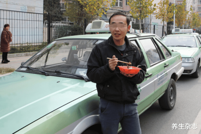 玫瑰|胃部“保护伞”被揪出,不是牛奶和蜂蜜,你若爱吃,胃“坚不可摧”