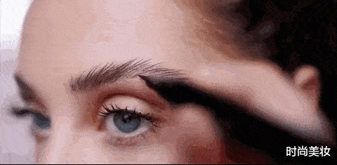 时尚美妆|为什么不提倡女生“纹眉”？美容师透露原因有2点，看完就懂了